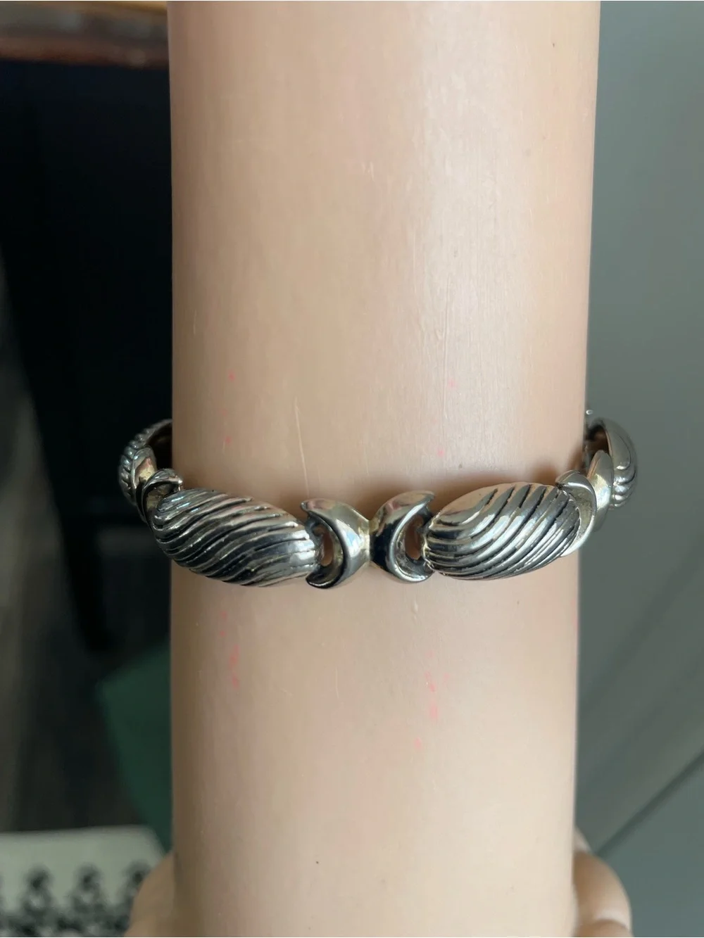 Silver tone Sculpted Link Bracelet